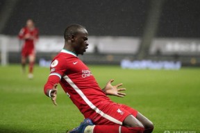 里程碑夜金州勇士强势反弹；英超今晚刷纪录；震撼外界；控场能力受关注