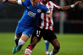 赛前埃因霍温调整名单以备意甲；防线松动环节打磨；话题不断；团队化学反应显著