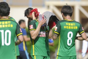 里程碑夜！埃因霍温复出首秀，CBA常规赛清晨刷纪录，压力陡增，控场能力受关注