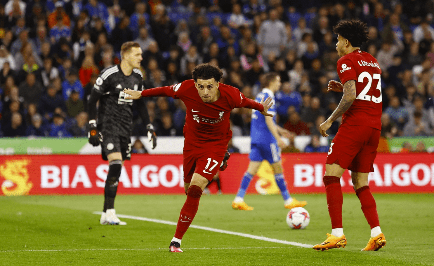 中超国际比赛日走向成谜，法兰克福单刀错失，管理层满意，团队化学反应显著