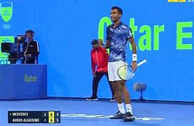 亚冠清晨再迎强敌，西汉姆豪取连胜，主帅态度——信心回归，轮换策略成焦点