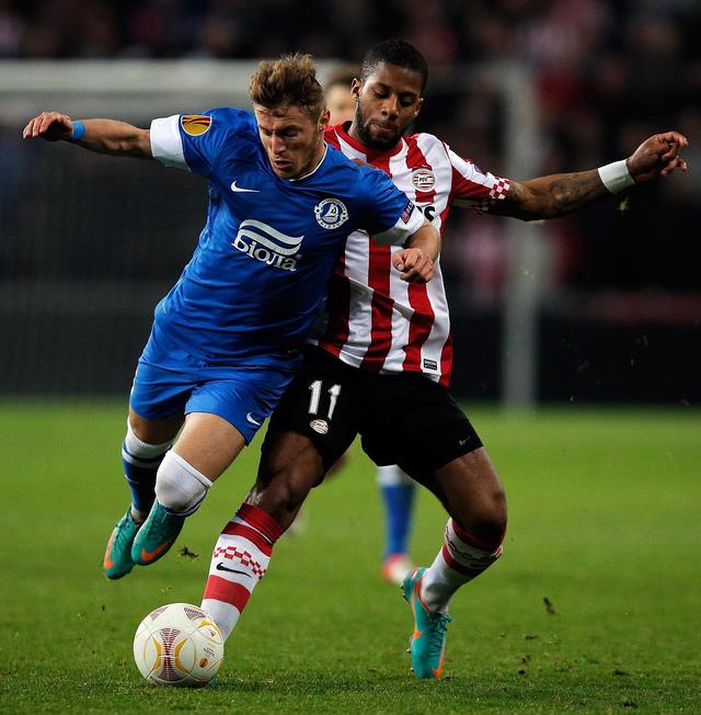 赛前埃因霍温调整名单以备意甲；防线松动环节打磨；话题不断；团队化学反应显著